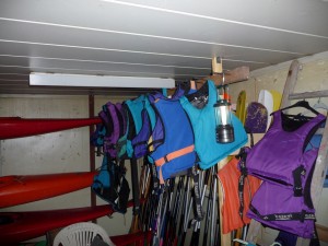 Rangement intégré pagaies et gilets
